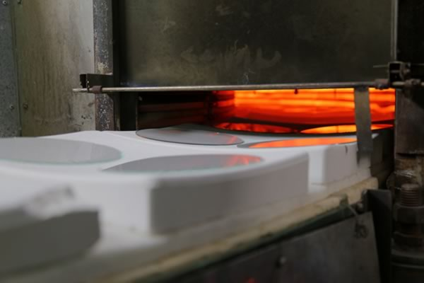Train window glass annealing